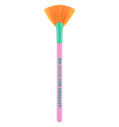 Catrice WHO I AM Highlighter Brush C01 WE STAND FOR EQUALITY 1pcs
